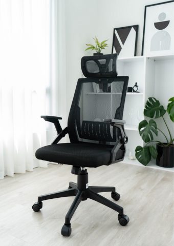 Ghế công thái học E-Dra EEC218 màu đen tổng thể trên nền trắng