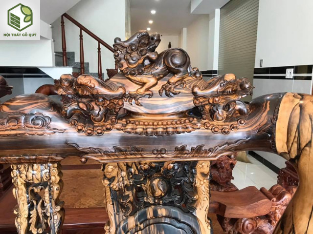 Ghế dài gỗ mun hoa với vân gỗ tự nhiên đẹp mắt