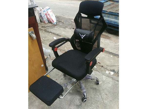 Ghế gaming cũ TPHCM bọc lưới màu đen có tính năng massage