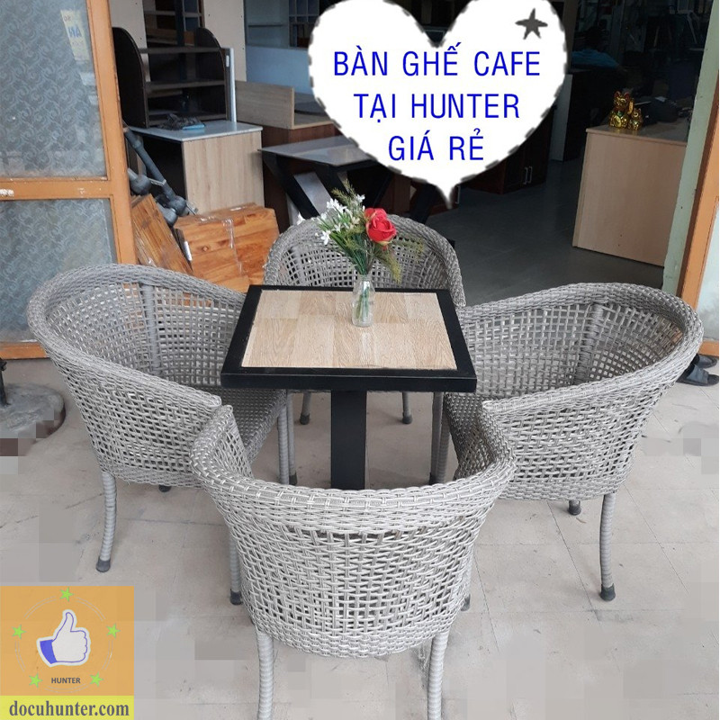 Ghế giả mây khung sắt, mang đến vẻ đẹp tự nhiên, gần gũi cho quán cà phê Đà Nẵng.