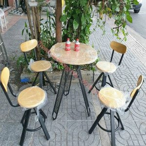 ghế gỗ cafe thanh lý với mặt bàn gỗ