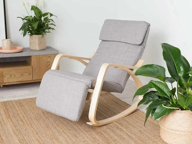 Ghế gỗ nằm bập bênh cho người già với đệm