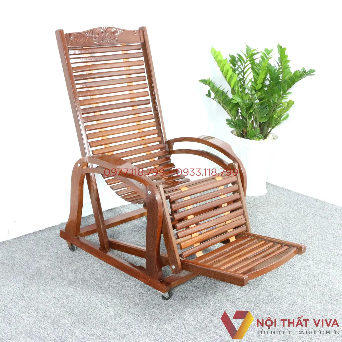 Ghế gỗ nằm với màu sắc tự nhiên của gỗ xoan đào