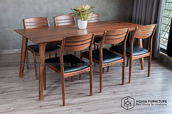 Ghế gỗ Việt Nam cao cấp trong bộ bàn ăn Óc Chó sang trọng