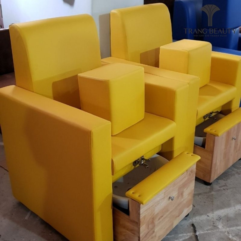 Ghế làm móng chân có hộc tủ là giải pháp tiết kiệm diện tích cho không gian salon