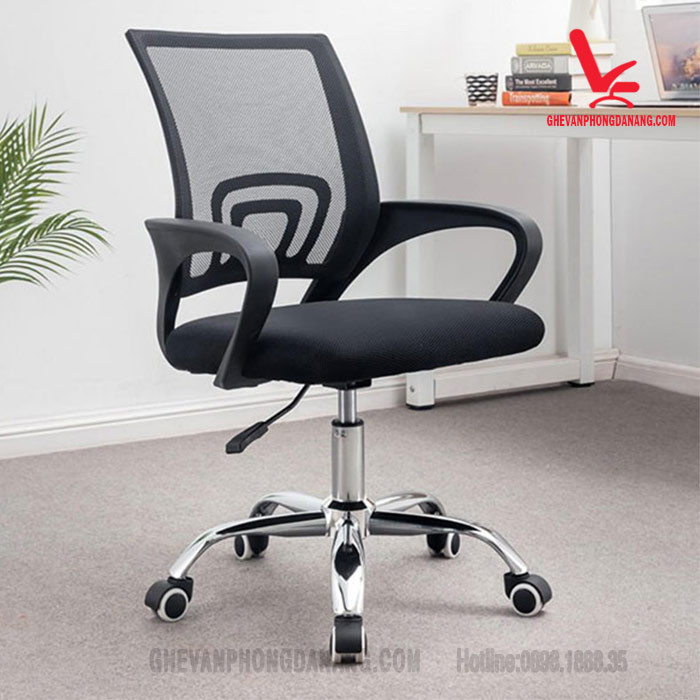 Ghế làm việc xoay tiện lợi với bánh xe