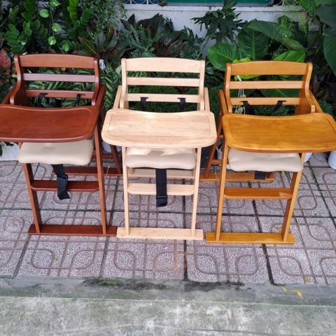 Ghế ngồi ăn cho em bé an toàn trong nhà hàng