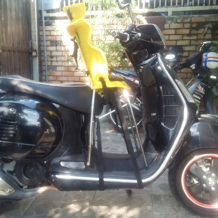 Ghế ngồi em bé xe Vespa phía trước BeeSmart màu xám