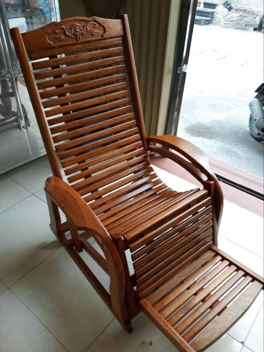 Ghế ngồi thư giãn xem tivi bằng gỗ là thiết bị nội thất hữu ích cho những người bị bệnh về xương khớp.
