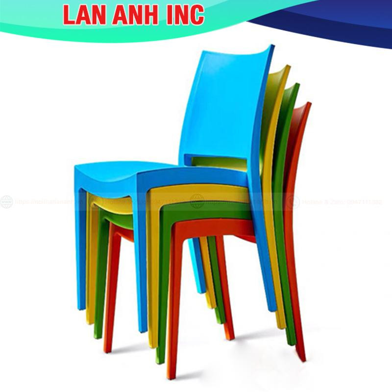 Ghế nhựa đúc nguyên khối tiện lợi cho bộ bàn ghế ăn