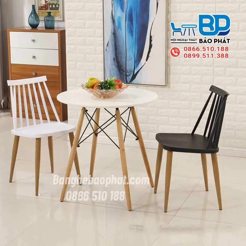 Ghế nhựa kết hợp chân gỗ cao 50cm giúp không gian thêm ấn tượng
