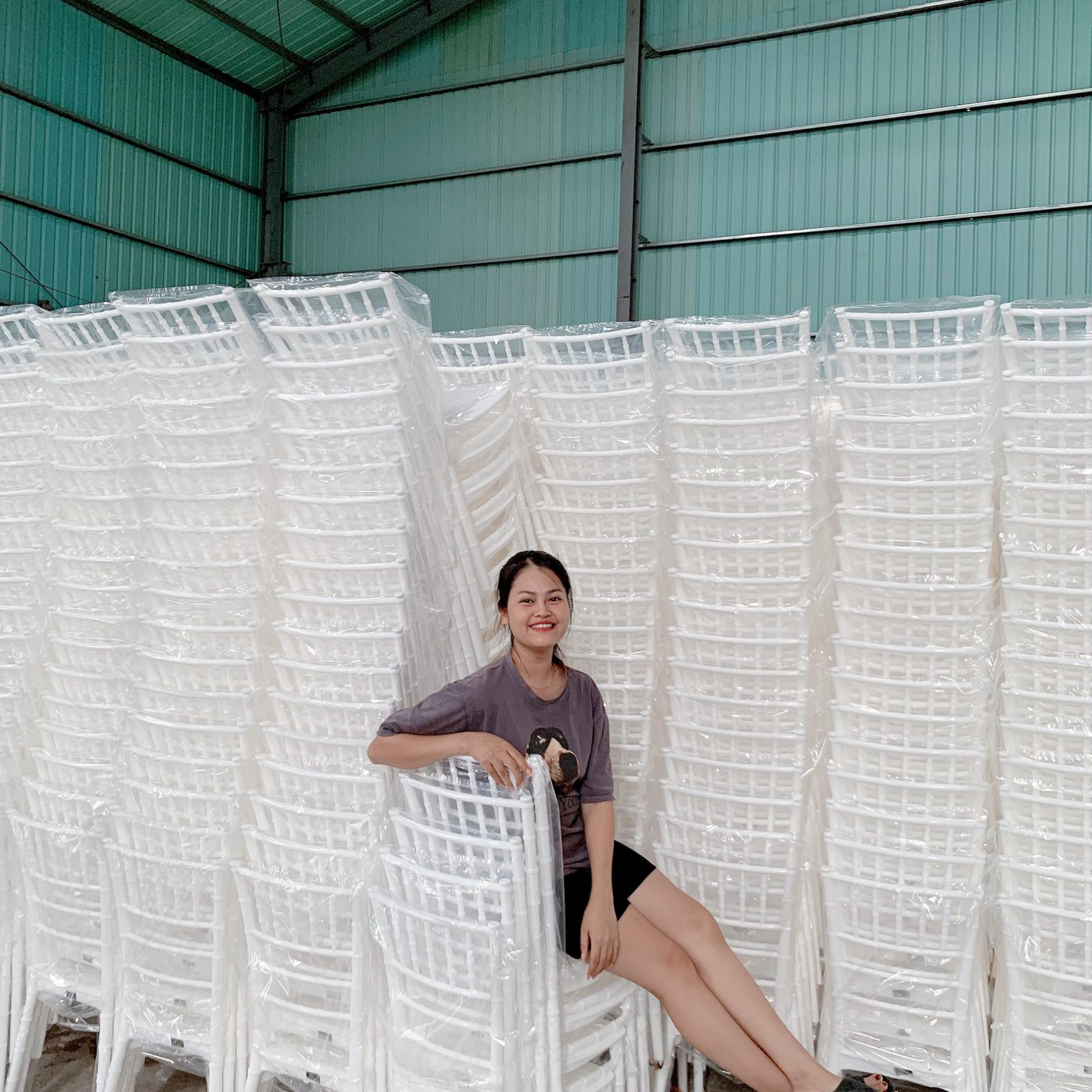 Ghế nhựa nhà hàng tiệc cưới đa dạng kiểu dáng