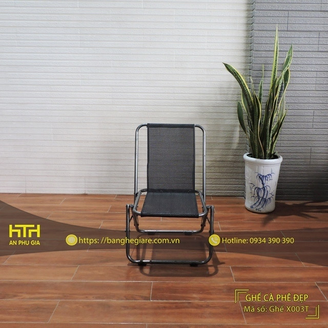 Ghế sắt nhỏ gọn trong bộ bàn ghế trà sữa