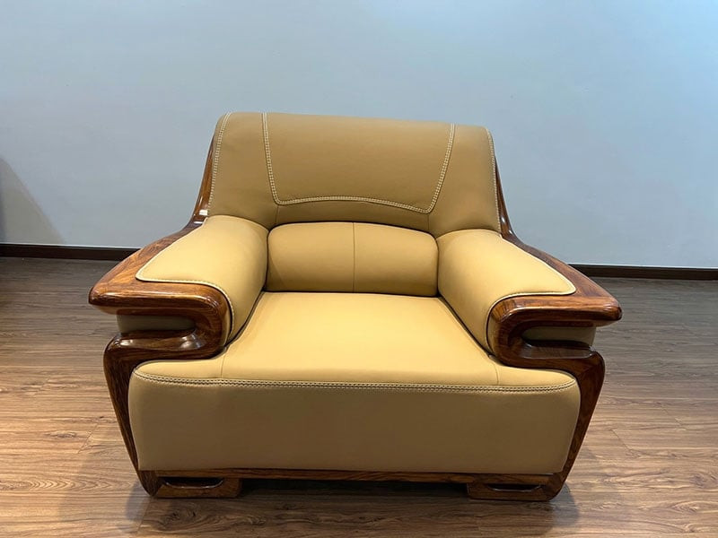 Ghế sofa đơn 1 chỗ ngồi bọc vải màu be với đệm dày dặn