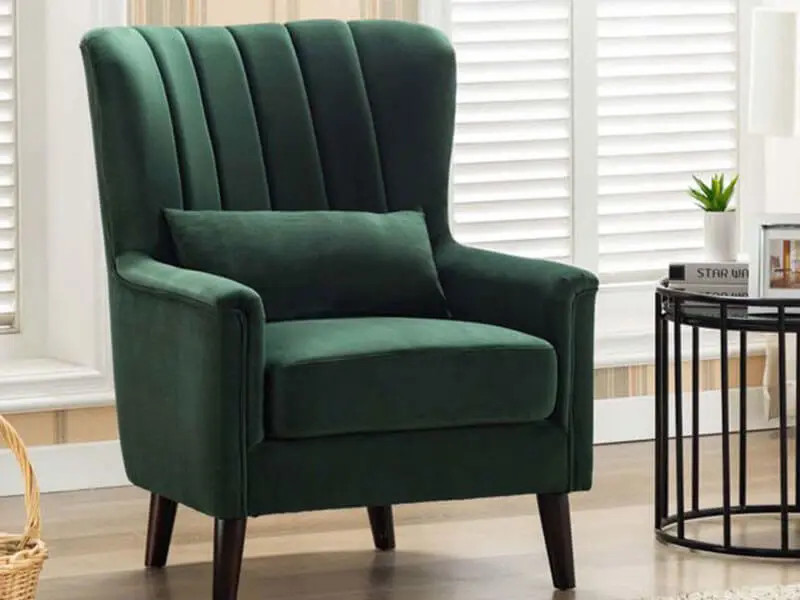 Ghế sofa lưng cao phòng khách với thiết kế ôm trọn