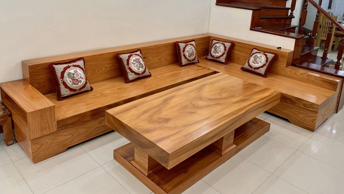Ghế sofa nguyên khối chế tác từ gỗ Gõ Đỏ với độ bền cao và màu sắc tươi sáng, phù hợp phong cách nội thất hiện đại