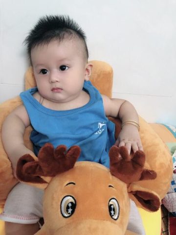 Ghế tập ngồi Huggies hình tuần lộc đáng yêu màu sắc tươi sáng