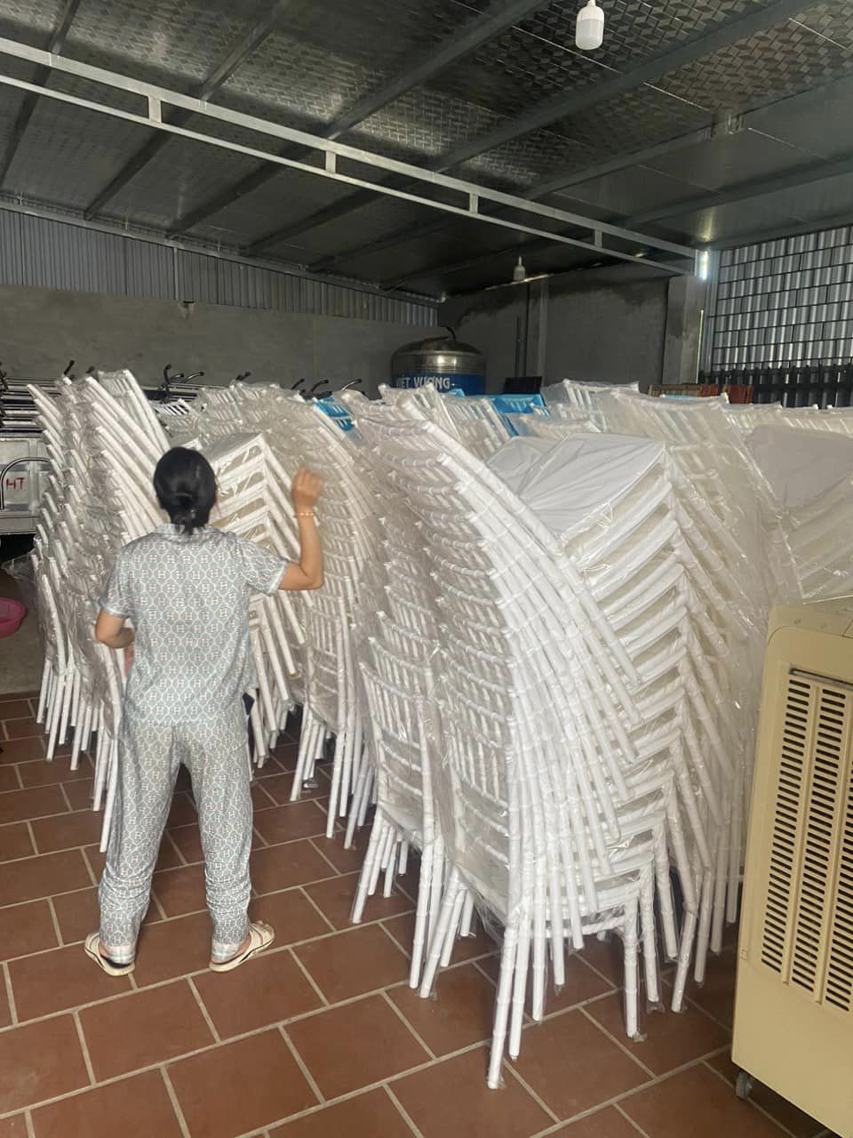 Ghế Tiffany nhựa đúc chất lượng cao