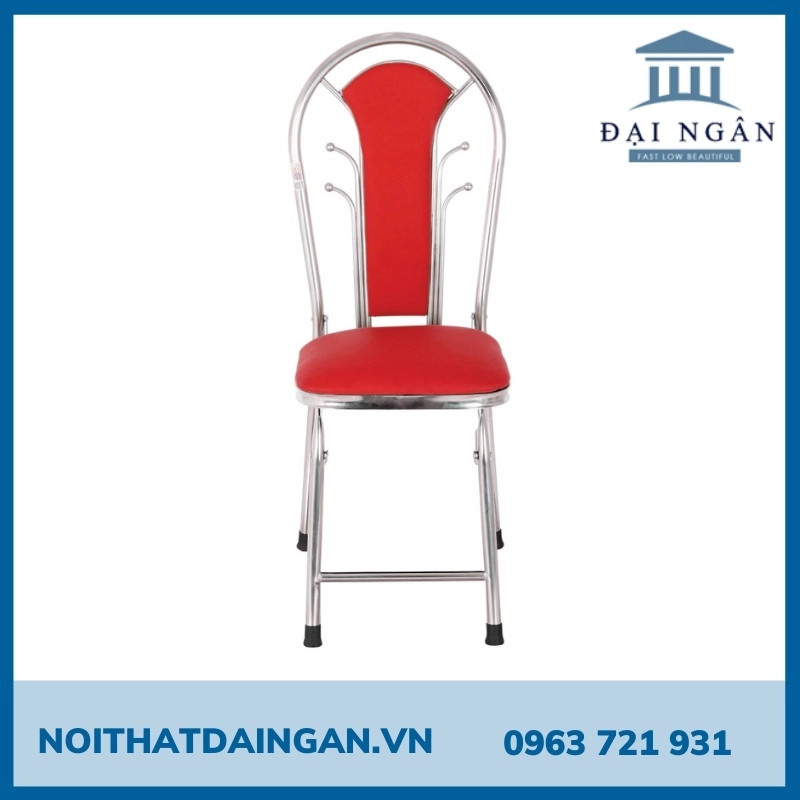 Ghế tựa có nệm xếp gọn, kết hợp hài hòa màu sắc và chất liệu