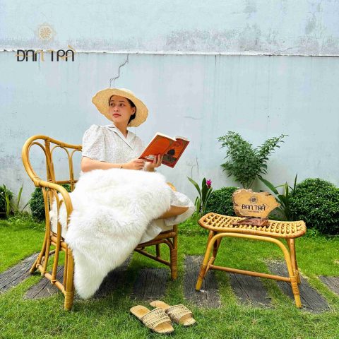 Ghế tựa mây tre thư giãn đọc sách