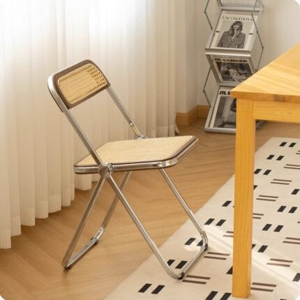 Ghế xếp bàn ăn lưng dệt mây nghệ thuật, tạo điểm nhấn không gian