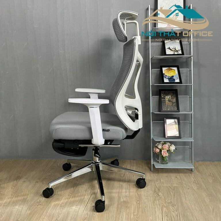 Ghế xoay văn phòng GLV-29 màu đen, có tựa đầu, phù hợp cho người dùng máy tính.