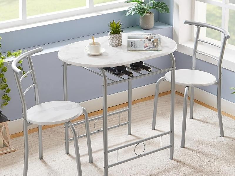 Gia đình trẻ ưu tiên chọn mua bộ bàn ghế giá rẻ dưới 1 triệu với thiết kế đơn giản.