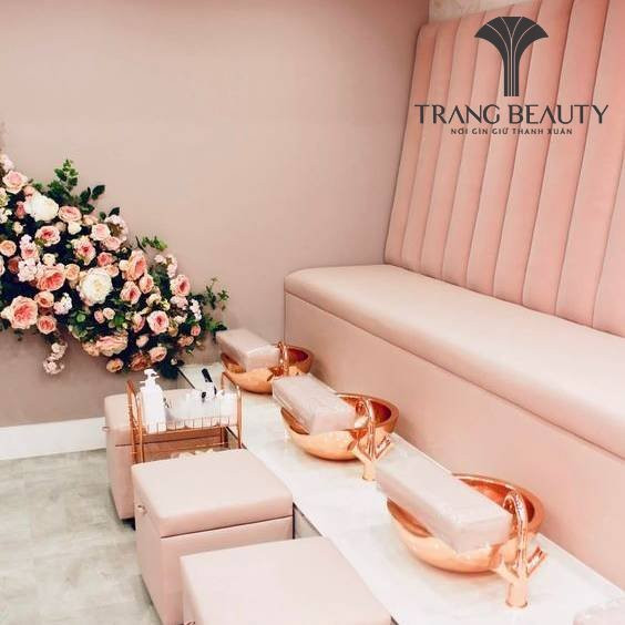 Giải pháp ghế làm móng chân theo dãy tiết kiệm diện tích cho tiệm nail