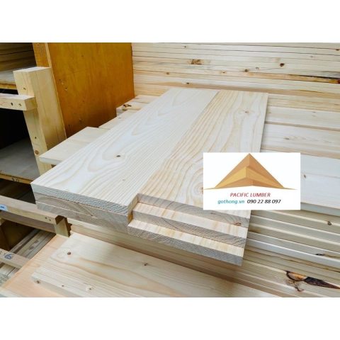 Gỗ thông tấm đã bào và xẻ sấy sẵn sàng cho sản xuất nội thất