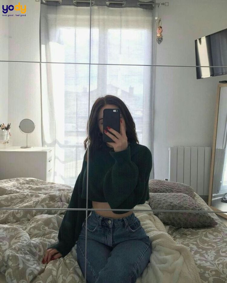 Góc chụp cân đối làm nổi bật tư thế ngồi
