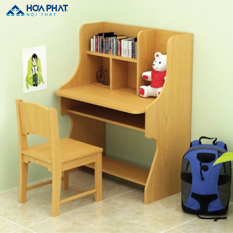 Góc học tập với bàn học sinh có giá sách Hòa Phát tiện lợi cho học sinh
