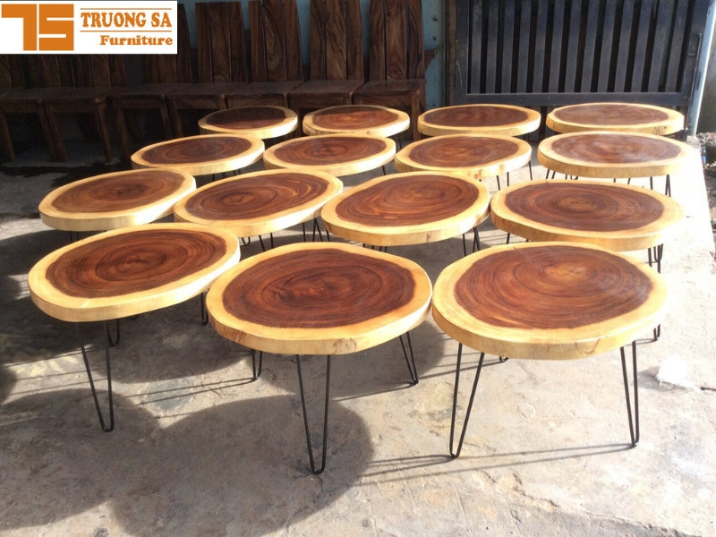 Góc làm việc với bàn gỗ me tây thanh lý mang phong cách mộc mạc