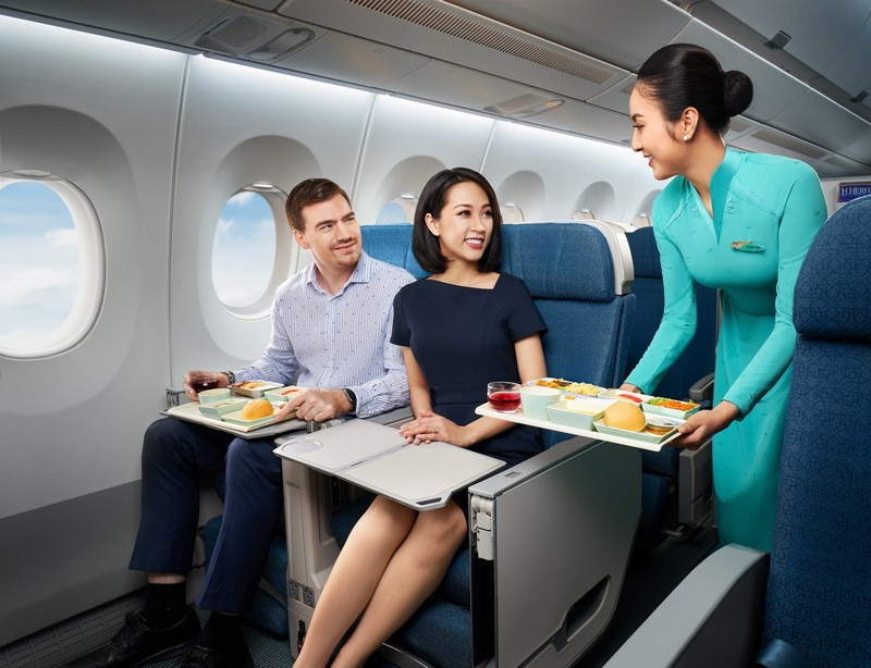 Hạng ghế phổ thông đặc biệt với chỗ để chân rộng hơn, tăng cường sự thoải mái khi bay