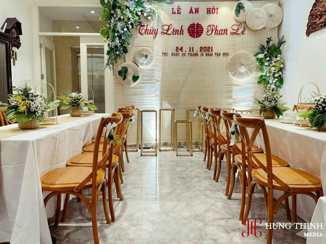 Hình ảnh đa dạng các loại bàn ghế sự kiện, từ bàn tròn, bàn chữ nhật đến ghế Tiffany và ghế bọc nơ