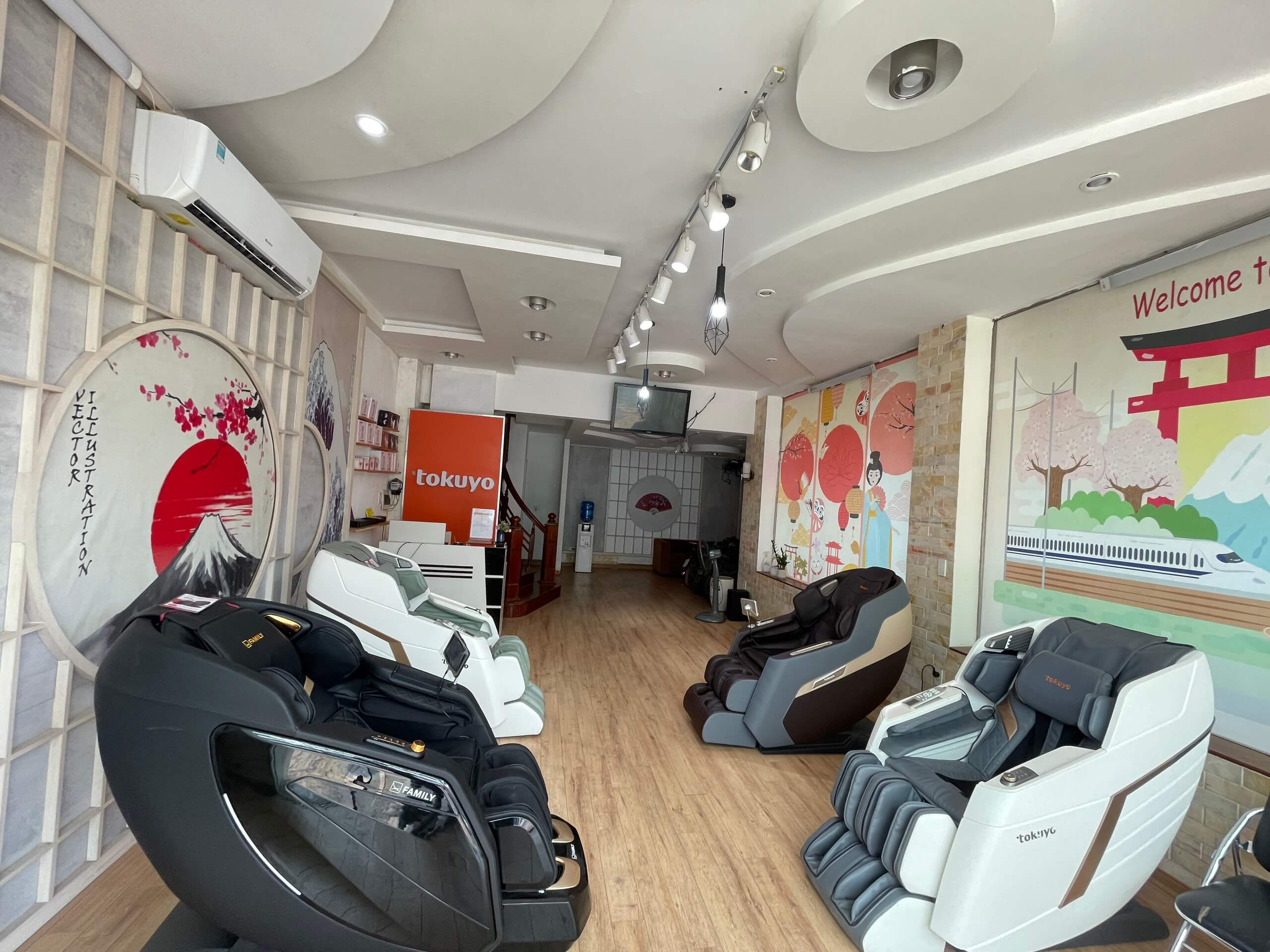 Hình ảnh showroom ghế massage Tokuyo Hà Nội