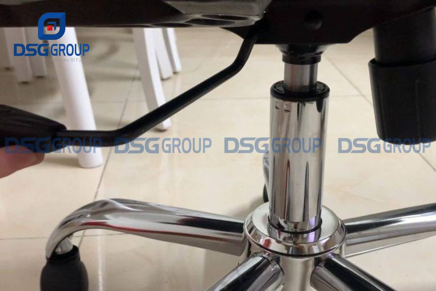 Hướng dẫn thay ben hơi ghế xoay văn phòng khi ghế không nâng lên được