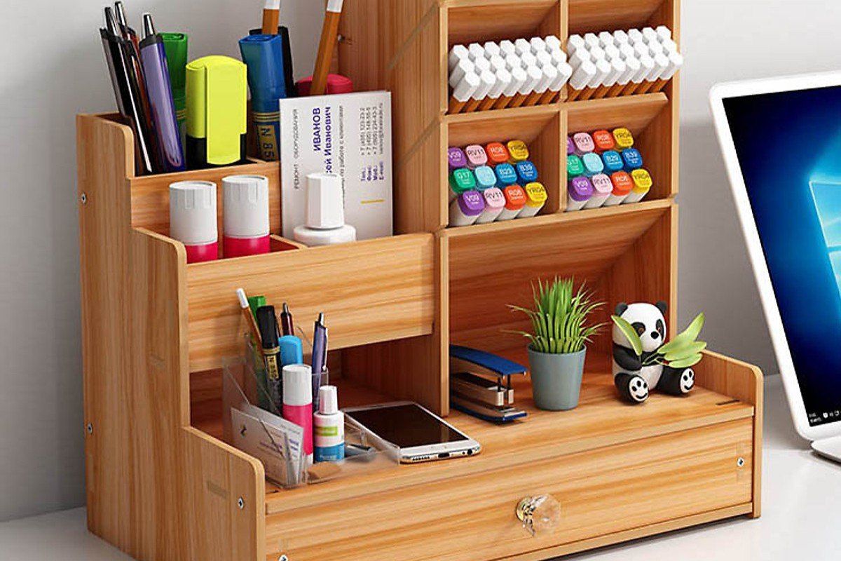 Kệ đựng bút nhiều ngăn giúp tổ chức bàn làm việc