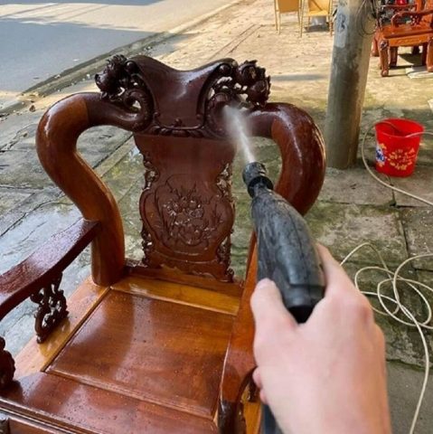 Khăn ẩm lau bàn ghế gỗ