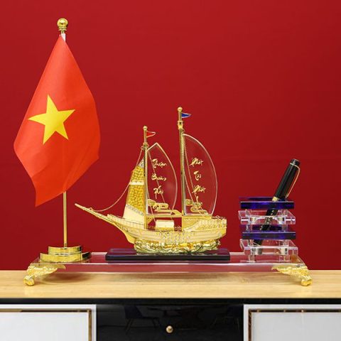 Khay đựng bút cao cấp hình thuyền buồm, quà lưu niệm để bàn làm việc ý nghĩa