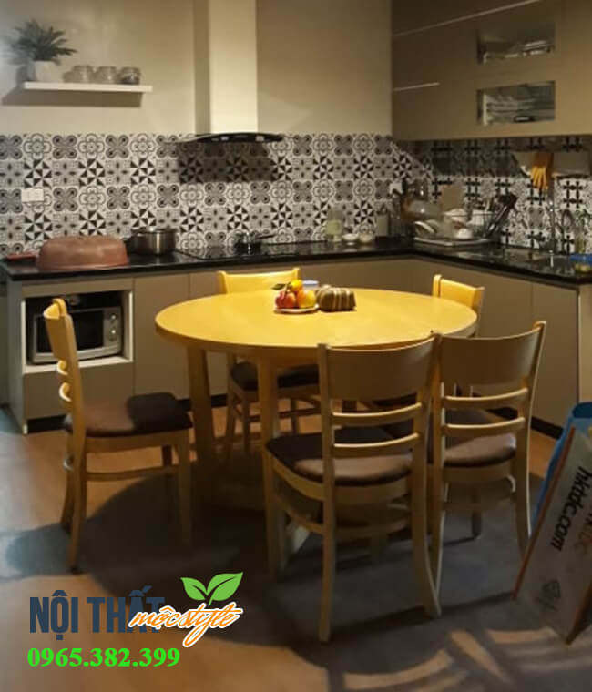 Không gian ấm cúng với bộ bàn ăn tròn và ghế Cabin, tăng cường gắn kết gia đình