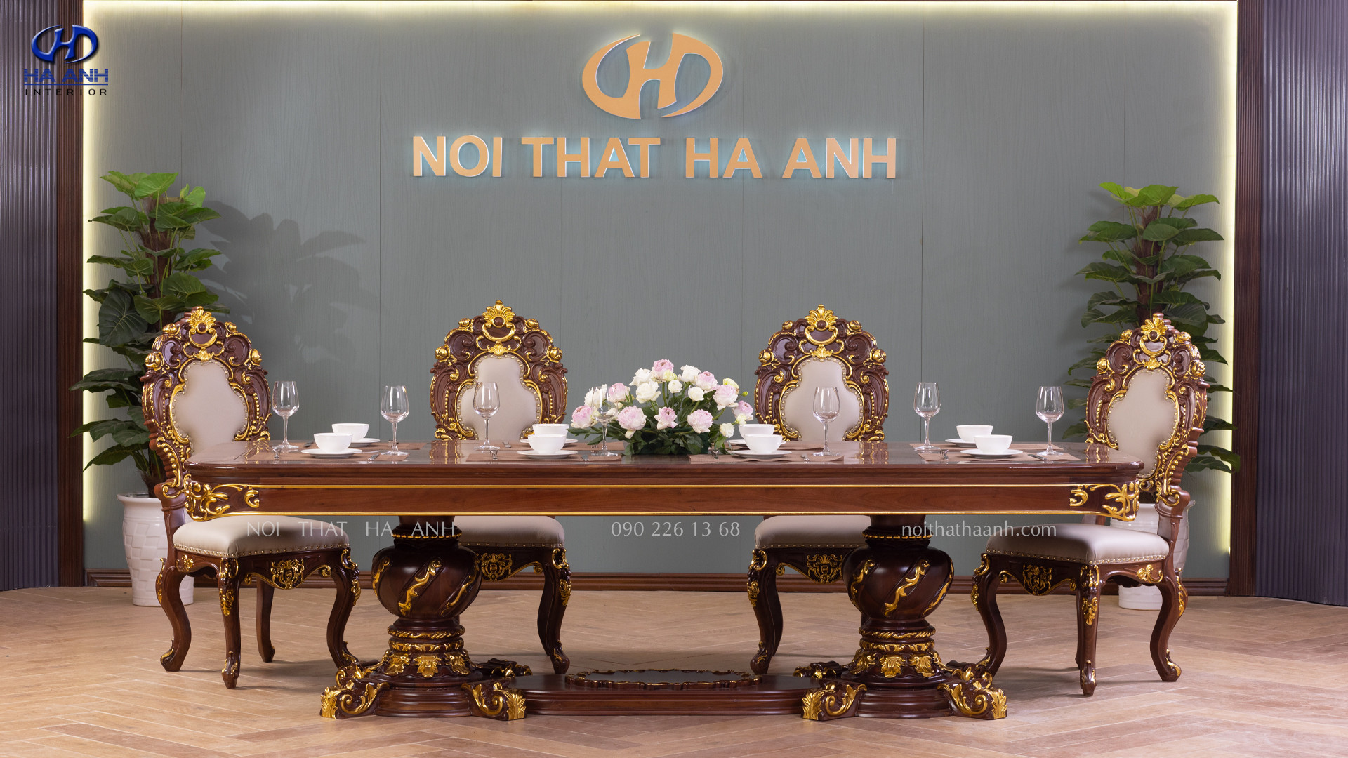 Không gian phòng ăn sang trọng với bộ bàn ăn tân cổ điển bọc da cao cấp