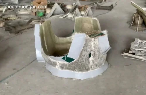Khuôn bàn xi măng giả gỗ với 3 chân