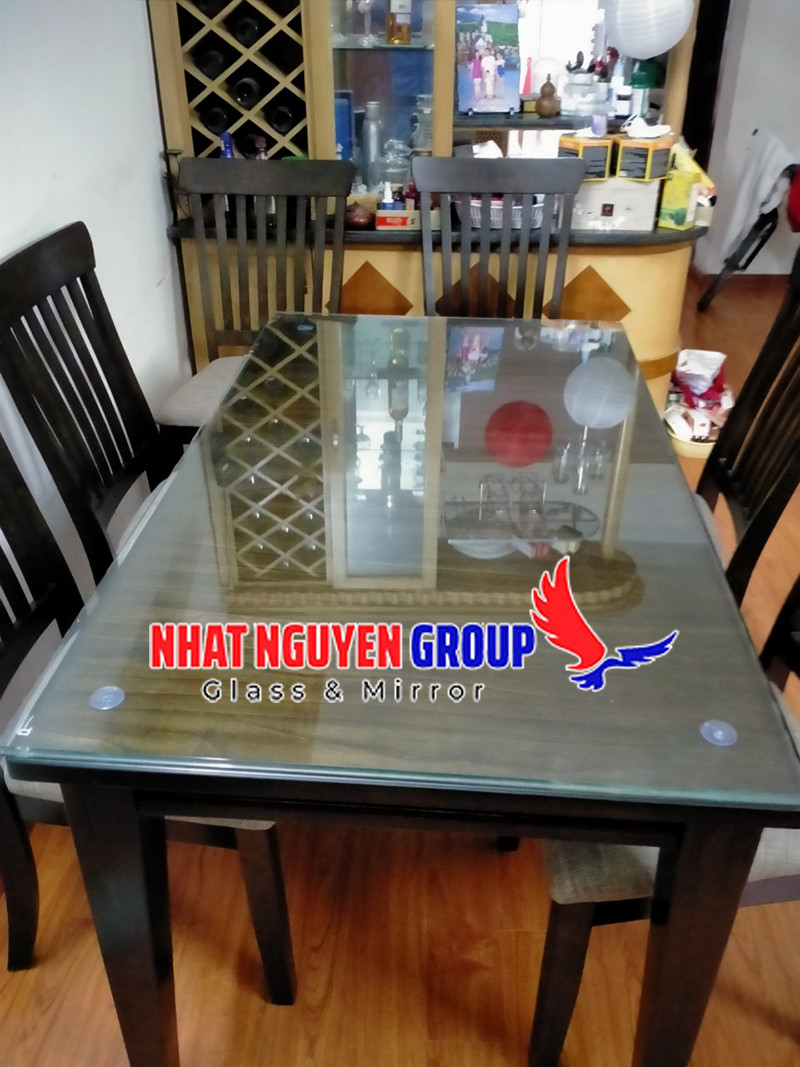Kính cường lực bảo vệ mặt bàn ăn hiệu quả