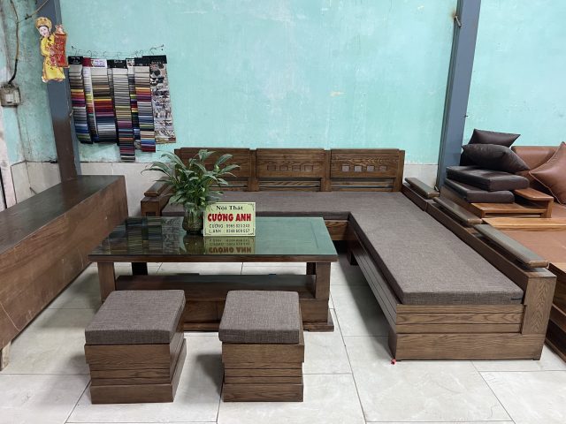 liên xếp được 3 bộ bàn ghế