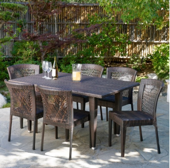 Lợi ích khi mua bộ bàn ghế nhựa giả mây thanh lý