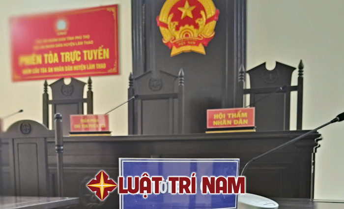 Luật sư đang tư vấn về thời hạn kháng cáo bản án sơ thẩm trong tranh chấp hợp đồng.