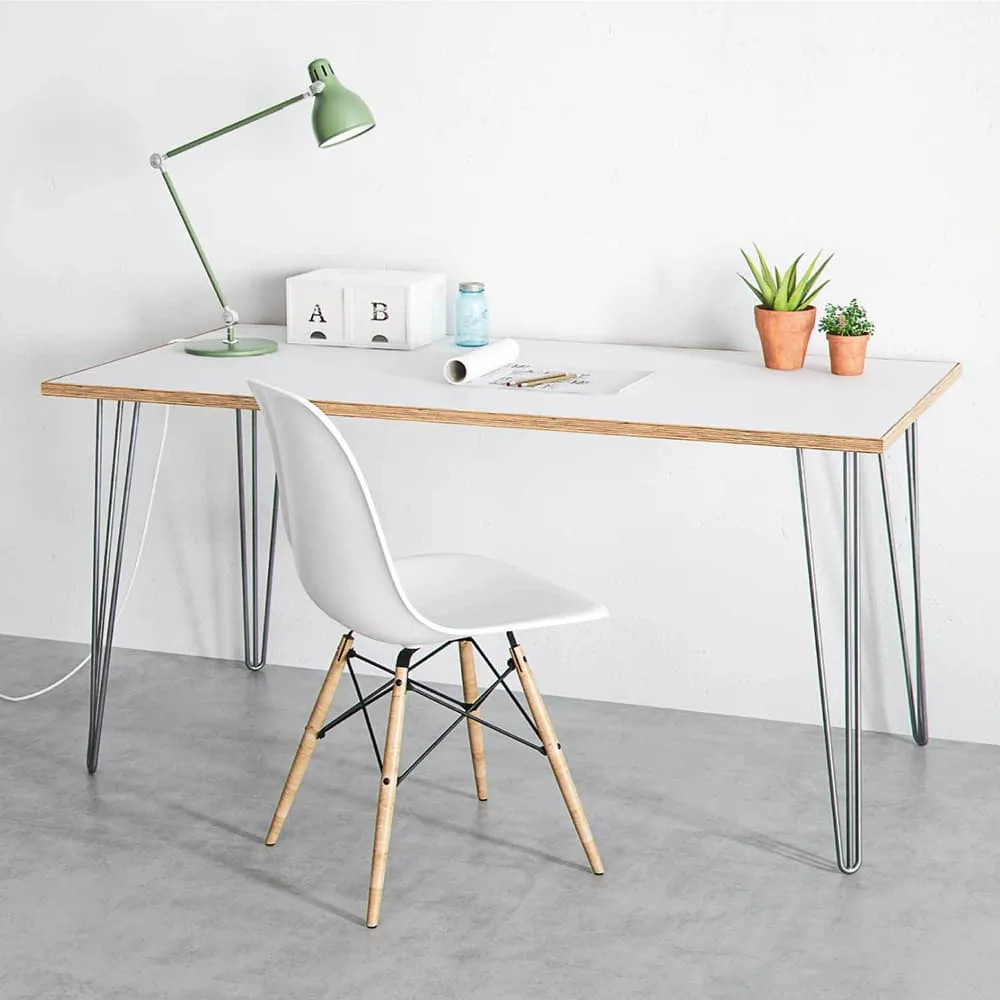 Mặt bàn được làm từ gỗ tự nhiên có độ bền cao