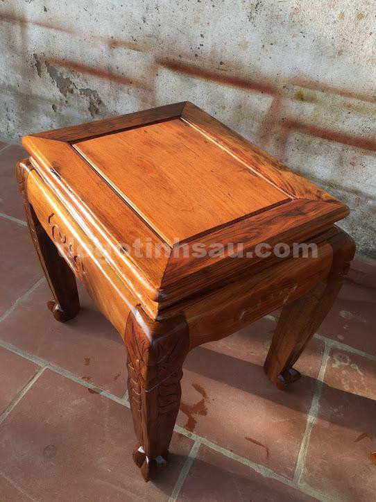 Mặt bàn gỗ gụ với vân gỗ tự nhiên