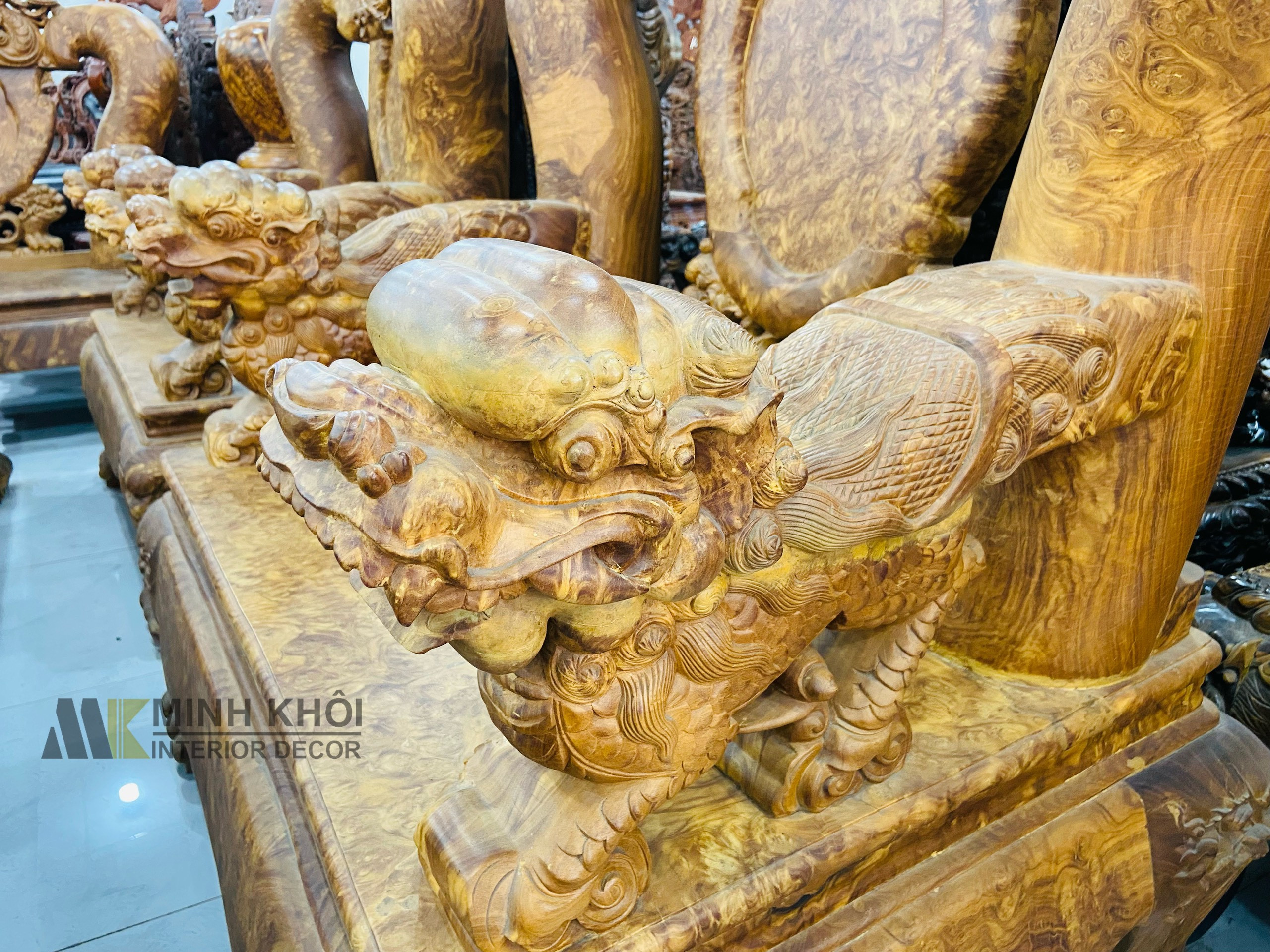 Mặt bàn nu nghiến với vân gỗ tự nhiên