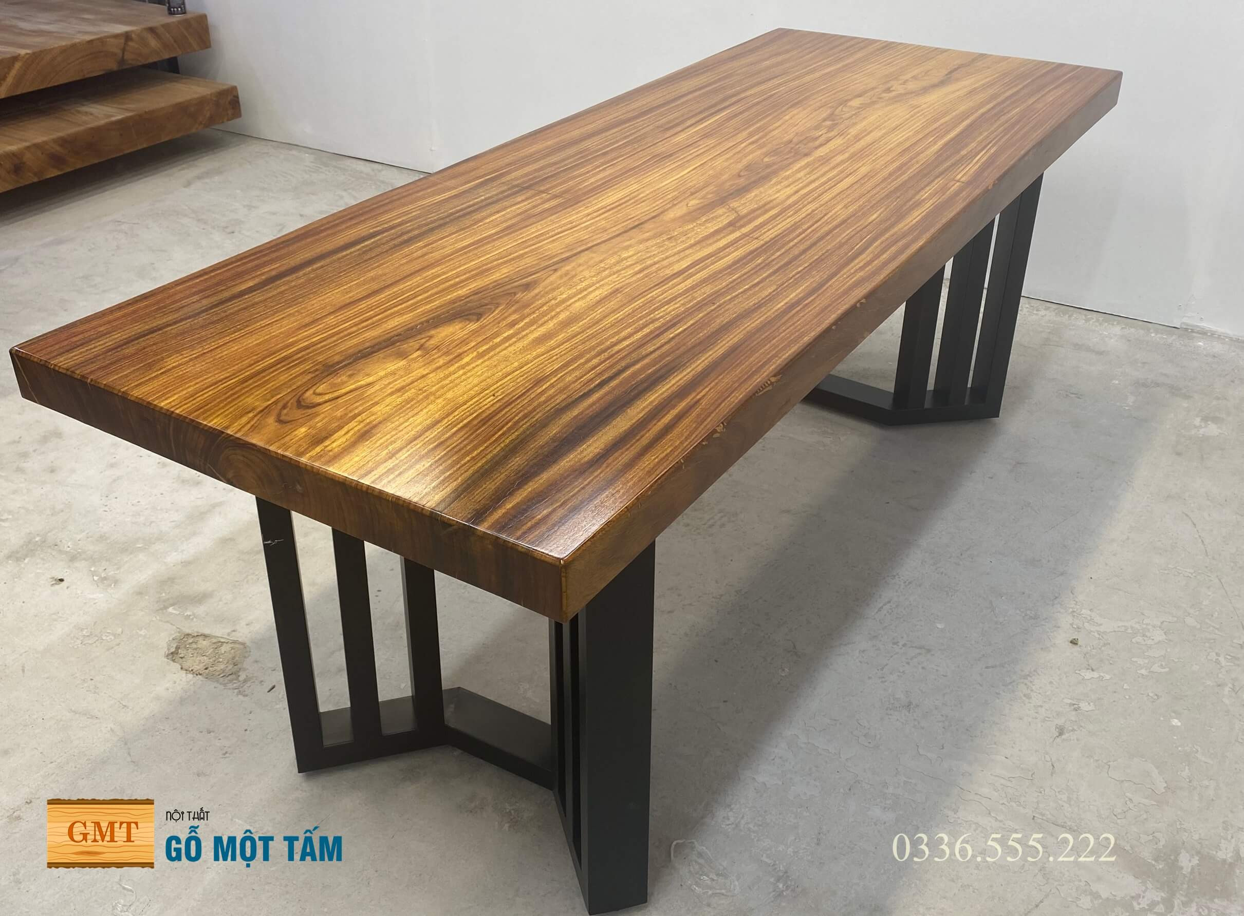 Mẫu bàn ăn gỗ lim dài 2m phong cách hiện đại kết hợp chân sắt đơn giản